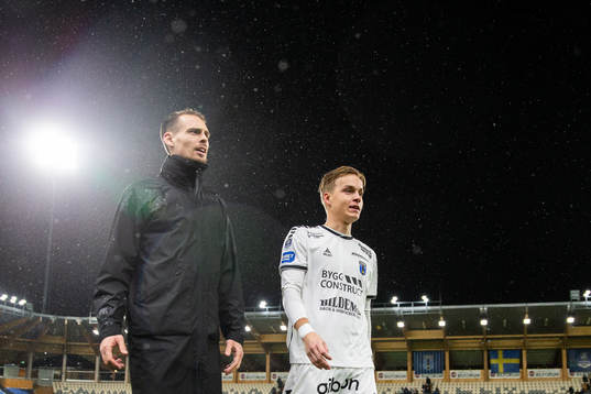 Sirius tränare Daniel Bäckström och målvakt Hannes