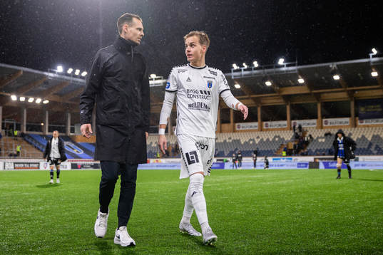 Sirius tränare Daniel Bäckström och målvakt Hannes Sveijer