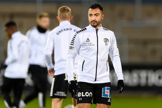 Örebros Jiloan Hamad före fotbollsmatchen i Superettan
