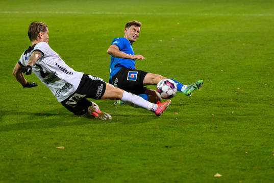 Örebros Daniel Björnkvist och Halmstads Jonathan Svedberg