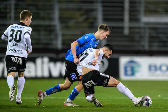 Halmstads Kazper Karlsson och Örebros Jiloan Hamad