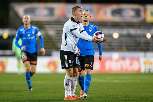 Örebros Valgeir Valgeirsson reagerar mot ett domslut