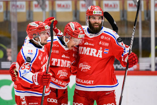 Timrås Anton Wedin jublar med Elmeri Eronen och Robin
