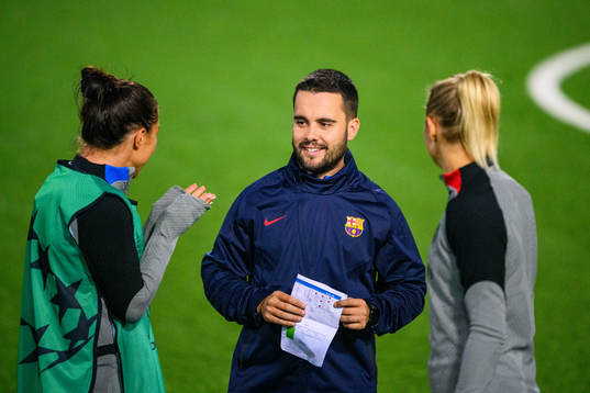 Lucy Bronze, head coach Jonatan Giraldez and Fridolina Rolfö