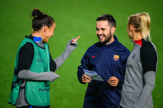 Lucy Bronze, head coach Jonatan Giraldez and Fridolina Rolfö