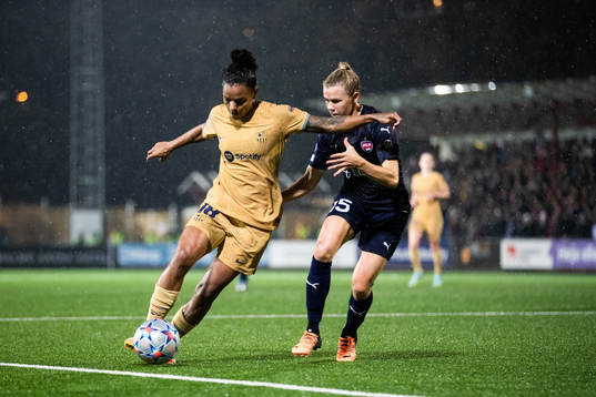 Geyse of Barcelona and Jessica Wik of FC Rosengård