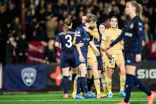 Bianca Schmidt  of FC Rosengård and Ana-Maria Crnogorcevic of Barcelona