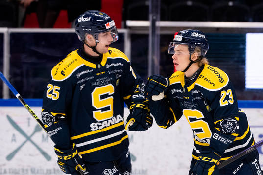 Södertäljes Albert Sjöberg jublar