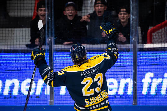 Södertäljes Albert Sjöberg jublar