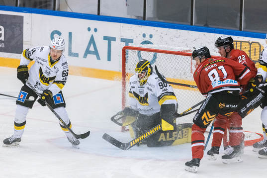 Vita Hästens Eric Borg och Filip Lennström oroar mot