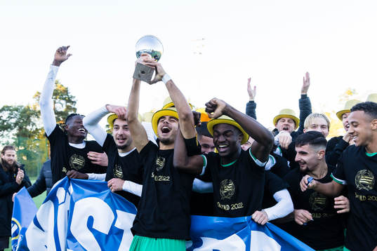 Hammarbys spelare firar SM-guldet