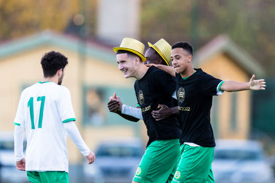 Hammarbys Deniz Gül (m) firar SM-Guldet med lagkamrater