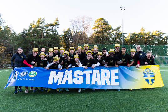 Hammarbys spelare firar SM-Guldet