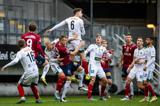 Örgrytes Arvid Brorsson och Skövde AIKs Gabriel Wallentin