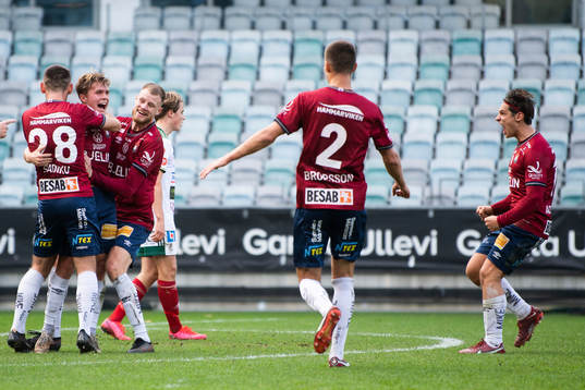 Örgrytes Isak Dahlqvist jublar