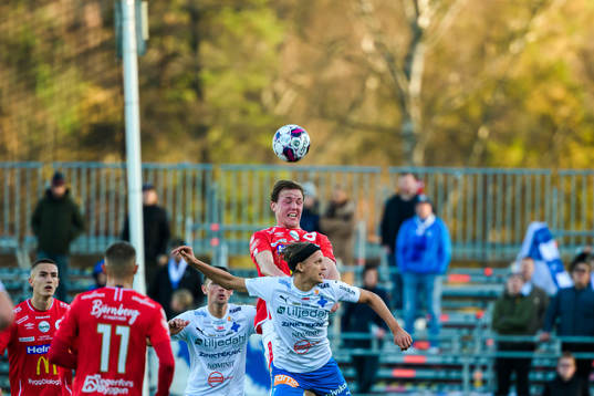 Degerfors Adam Carlen och Värnamos Charlie Vindehall