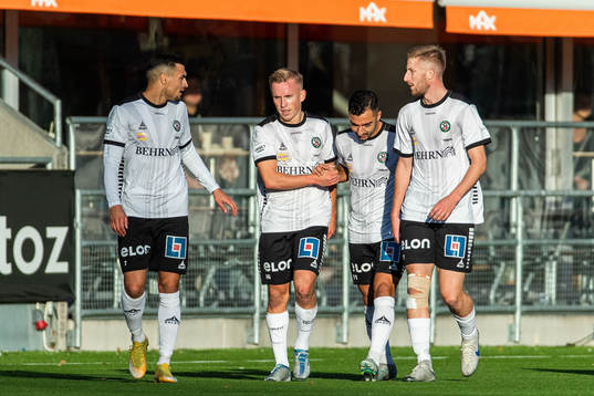 Örebros David Seger jublar med Ahmed Yasin och Jiloan Hamad