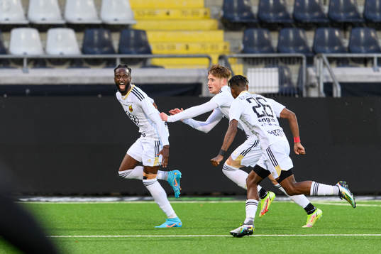 Östersunds Mansour Sinyan jublar