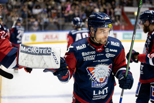 Linköpings Craig Schira jublar