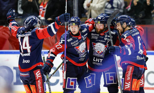 Linköpings spelare med Vilmos Gallo , Jonas Junland  och