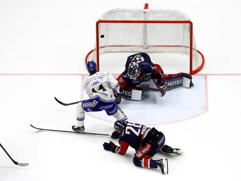 Mål 4-2 av Leksands Oskar Lang förbi Linköpings målvakt