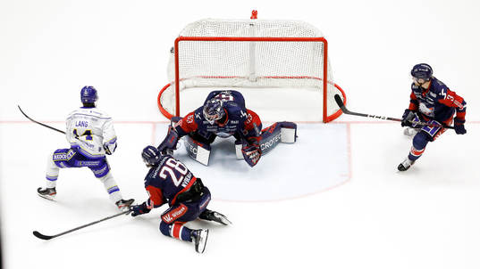 Mål 4-2 av Leksands Oskar Lang förbi Linköpings målvakt