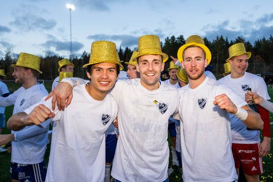 Simrishamns Emil Sjögren, Ludwig Lloyd och Pontus Wiktorsson jublar
