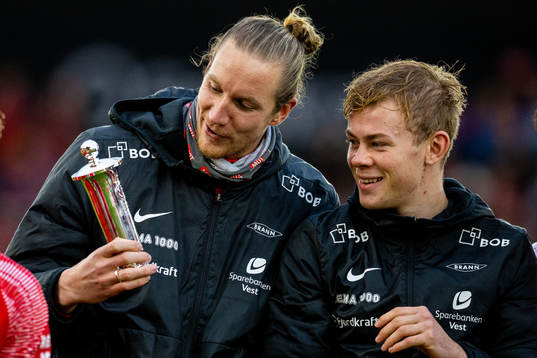 Goalkeeper Eirik Holmen Johansen and Aune Selland Heggebø of Brann with the trophy