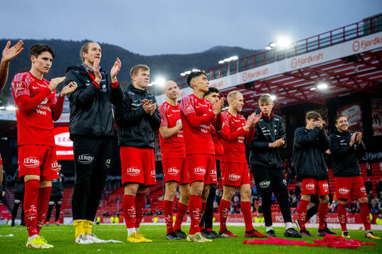 Kasper Skaanes, goalkeeper Eirik Holmen Johansen, Aune