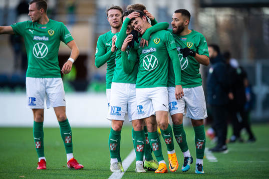Jönköpings Södras Samuel Adrian jublar med lagkamrater