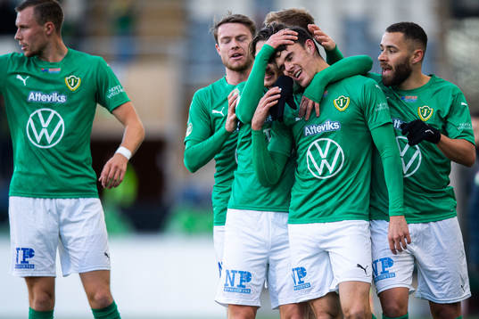 Jönköpings Södras Samuel Adrian jublar med lagkamrater