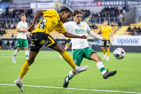 Elfsborgs Isak Edman och Hammerbys Mohamad Haitham Habt