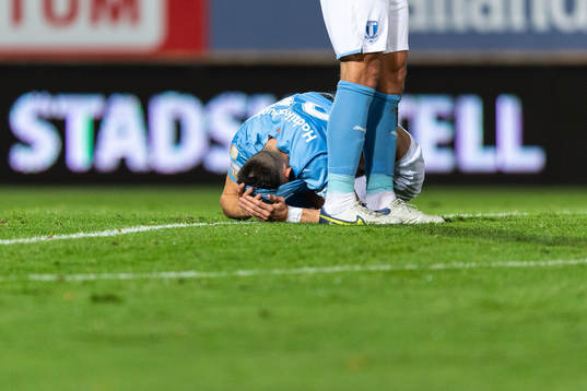 Malmö FFs Dennis Hadzikadunic har ont