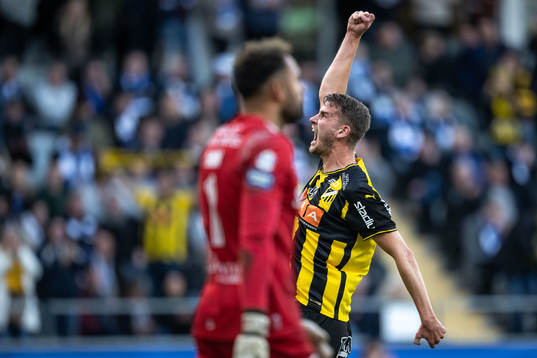 Häckens Johan Hammar jublar