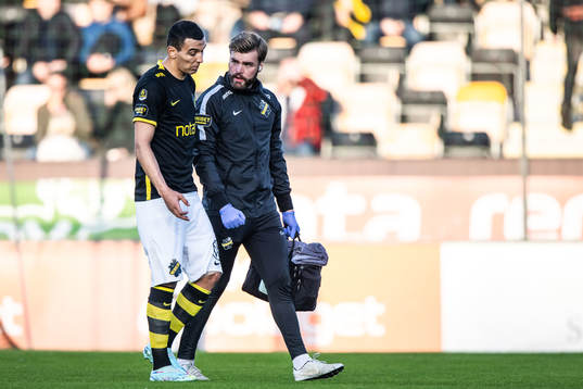 AIKs Nabil Bahoui lämnar efter skada