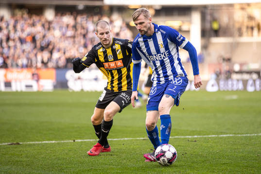 Häckens Yannick Armel Assiedou Adjoumani och IFK Göteborgs Sebastian Eriksson