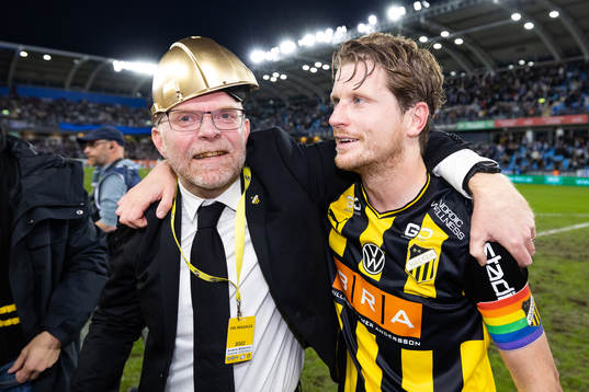 Häckens ordförande Anders Billström och Erik Friberg  jublar
