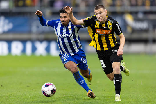 IFK Göteborgs Hosam Aiesh och Häckens Kristoffer Lund