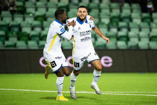 Sirius Christian Kouakou och Edi Sylisufaj juyblar efter 1-2
