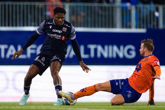 Pemi Moumbagna Faris of Kristiansund and Simen Rafn of Aalesund