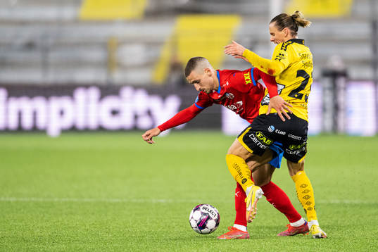Helsingborgs Arian Kabashi och Elfsborgs Niklas Hult