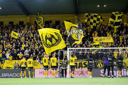 Elfsborgs spelare tackar supportrarna