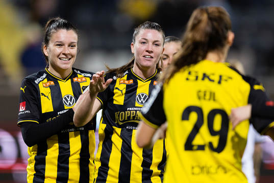 Häckens Pauline Hammarlund jublar ihop med Anna Julia