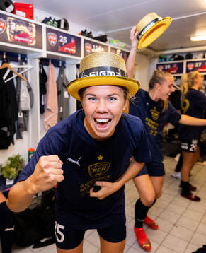 FC Rosengårds Jessica Wik jublar i omklädningsrummet