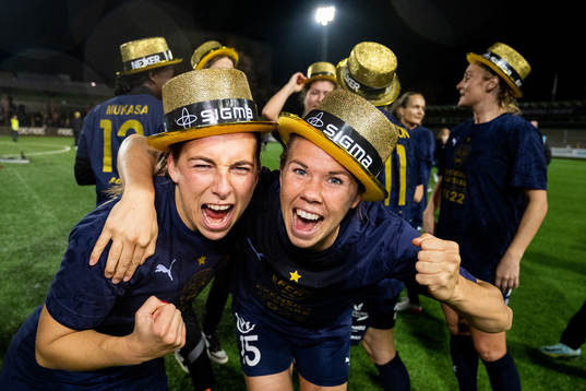 FC Rosengårds Gina Chmielinski och Jessica Wik jublar