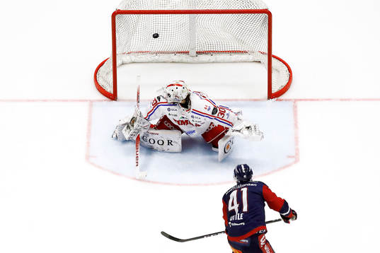 Mål 1-0 på straff av Linköpings Broc Little förbi