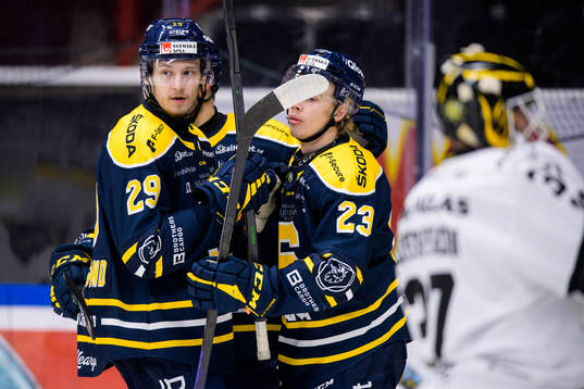 Södertäljes Albert Sjöberg jublar