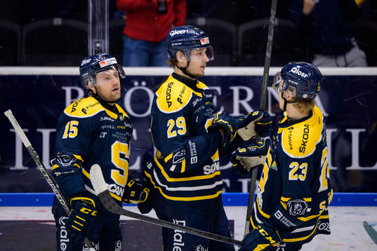 Södertäljes Eric Engstrand jublar