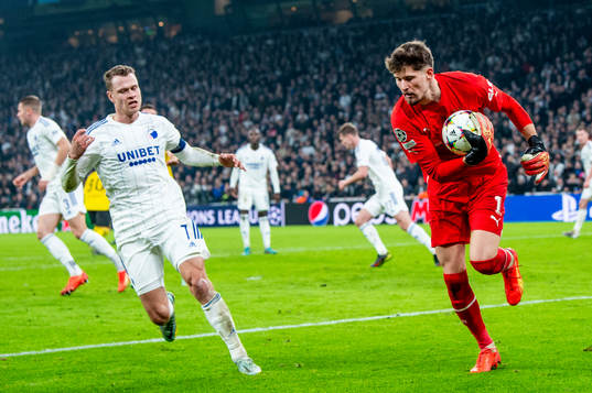 Viktor Claesson of FC Copenhagen and Gregor Kobel of