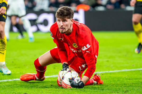Goalkeeper Gregor Kobel of Dortmund